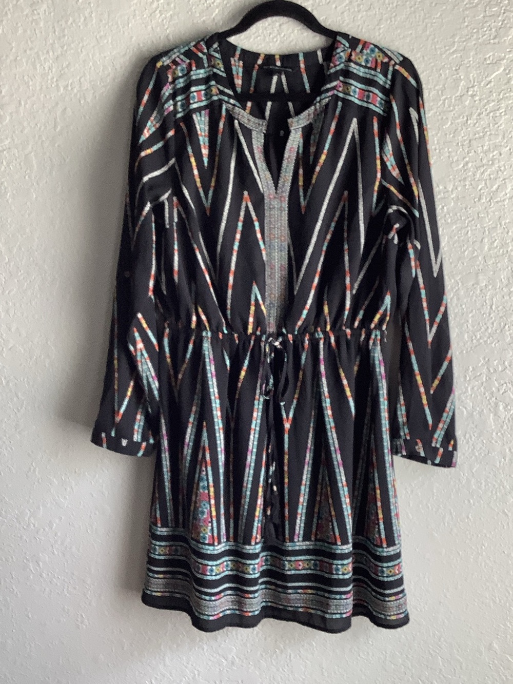 Signature Studio Black Geometric-Print Long Sleeve Drawstring Dress